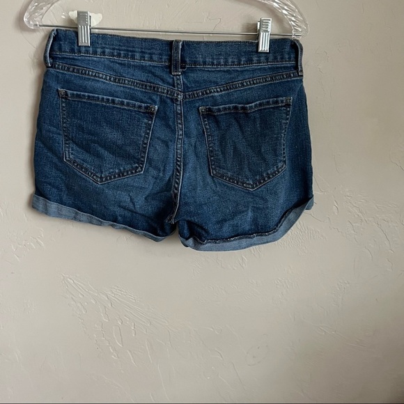 Old Navy Semi-Fitted Cuffed Denim Shorts - Picture 3 of 6